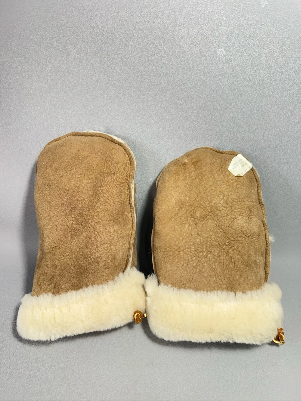 Vintage Deadstock Tan Lambskin Suede Leather Shearling Lined Cuff Mittens